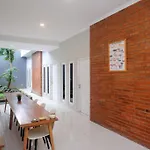 Urbanview Stay @H Jakal By Reddoorz