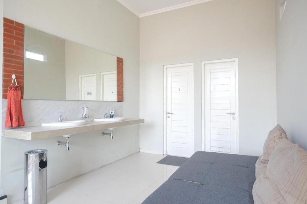Urbanview @h Jakal By Reddoorz Hotel 3*